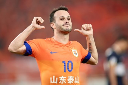 瓦神！瓦科24场3次戴帽、1次大四喜，22球0点球领跑中超射手榜！