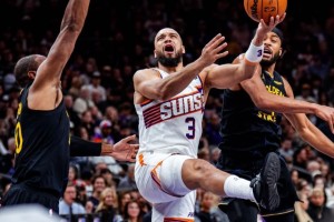 九游正版入口-勇士逆转！格林5+5库里很兴奋，火箭弃将24+6犯错，梅尔顿2人立功