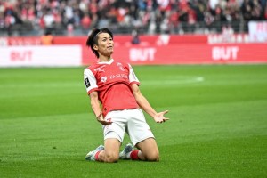 九游正版入口-决裂！法媒：中村敬斗罢赛寻求转会，降入法乙的兰斯坚决不放人