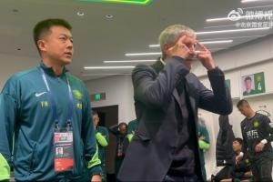 九游官网-塞蒂恩、王刚赛前更衣室喊话：每球必争，用脑踢球，捍卫主场荣誉